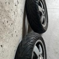 Cerchi e gomme Vespa gts 250