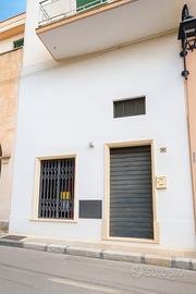 Locale a Parabita in Via Vittorio Emanuele III, 42