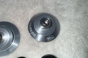 Attacchi hans Bell viti visiera Bell