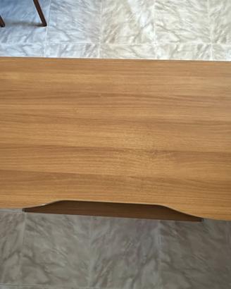 Scrivania in legno