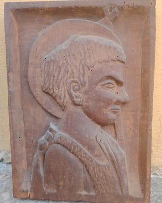 antico bassorilievo sacro in legno