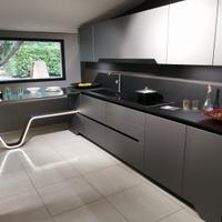 Cucina Snaidero Vision con penisola in acciaio 