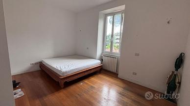 Letto matrimoniale King Size in legno massello