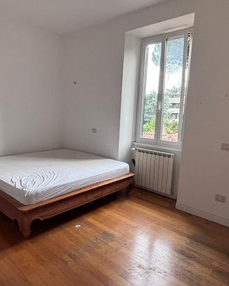 Letto matrimoniale King Size in legno massello