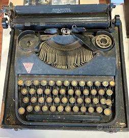 Macchina da scrivere vintage Augusta (Torino)