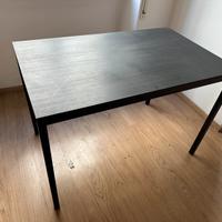 Scrivania ikea Tarendo