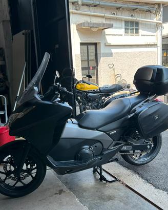Honda Integra 700 cc