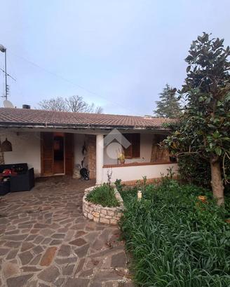 VILLA A SCHIERA A CASSANO DELLE MURGE