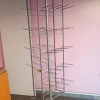 Espositore da negozio altezza 190 cm base girevol
