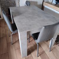 Tavolo moderno 