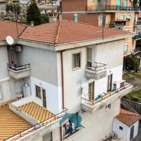 Poli: porzione di villa adiacente centro