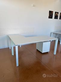 Arredamento ufficio - scrivania + armadio