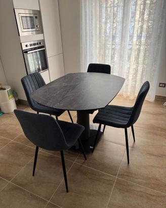 tavolo piu 4 sedie