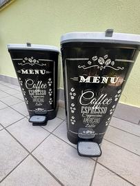 Pattumiera a pedale in plastica con deco caffè