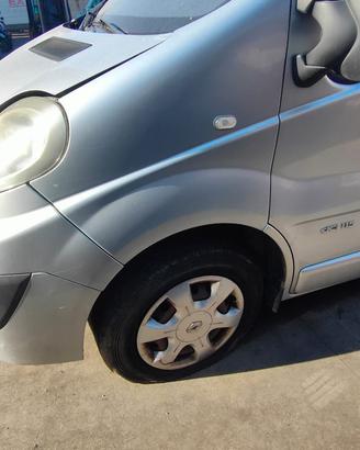 RENAULT TRAFIC 2008 PARAFANGO ANTERIORE SX/DX
