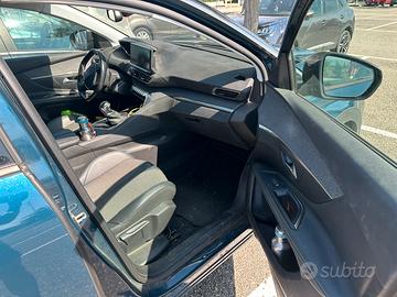Peugeot3008 1.5 Blue-HDi Allure Pack 2021