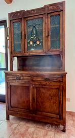 Elegante credenza antica in legno