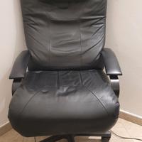 Poltrona di pelle  per ufficio  o esteticaVendo po