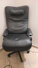 Poltrona di pelle  per ufficio  o esteticaVendo po