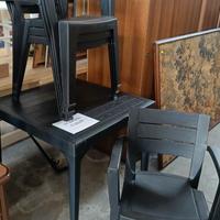 tavolo e sedie da giardino