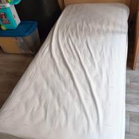 letto singolo in legno 