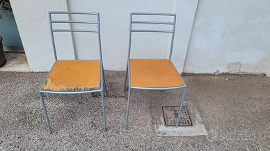 2 sedie in legno e metallo