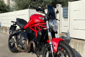 DUCATI MONSTER 821 RED