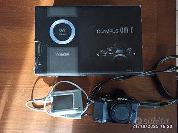 Macchina fotografica Olympus OM-D E-M10