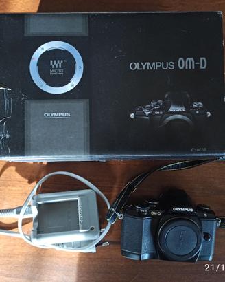 Macchina fotografica Olympus OM-D E-M10