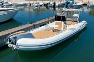 Gommone 7 m. con carrello