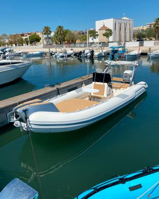 Gommone 7 m. con carrello
