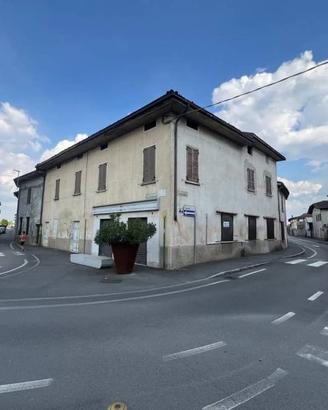 Casa indipendente di 350 m² con 4 locali e box aut