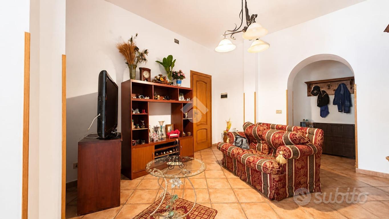 3 LOCALI A PALERMO - Vista 2