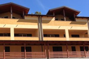 Trilocale ampio terrazzo due bagni e parcheggio