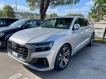 Audi Q8 50 TDI 286cv Sport + 22"