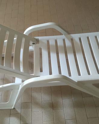 LETTINO DA GIARDINO IN PLASTICA bianco