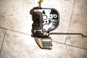 147 Alfa Romeo serratura porta post sx