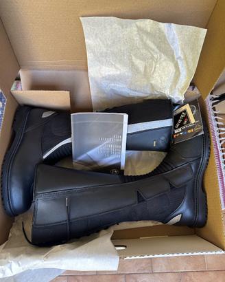 stivali da moto nuovi Goretex con etichetta