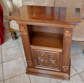 Antico mobiletto porta tv 