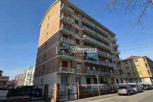 Appartamento di 110 mq ristrutturato con doppi ser