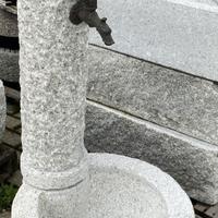 Fontana a colonna da giardino in pietra granito