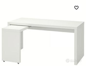 scrivania usata ma tenuta benissimo 