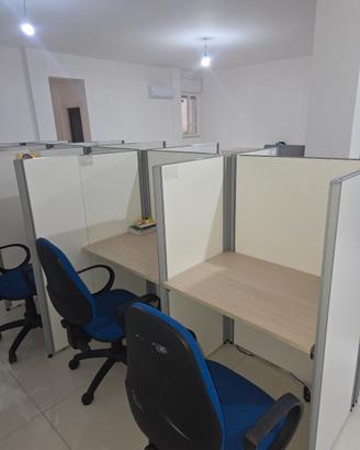 mobili ufficio sedie e computer per call center 