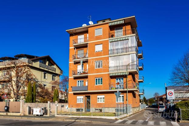 3 LOCALI CON CANTINA E POSTO AUTO