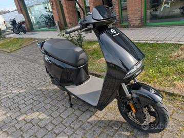 Blueshark H1 scooter elettrico 50 nuovo con cassa 