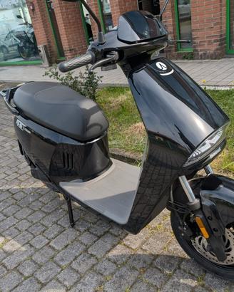 Blueshark H1 scooter elettrico 50 nuovo con cassa 