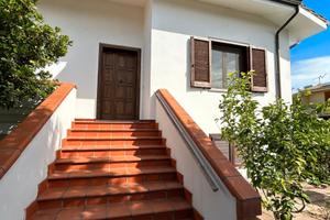 Villa con ampio giardino