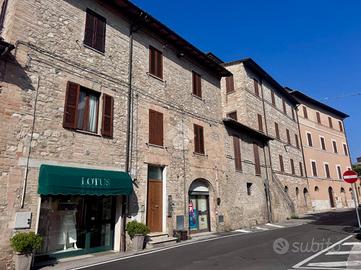 2 LOCALI A ASSISI