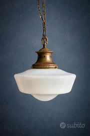 Lampada a sospensione in vetro opalino primi 900