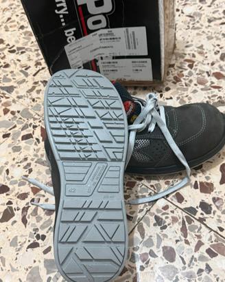 U power scarpe n 42,5.   nuove non usate